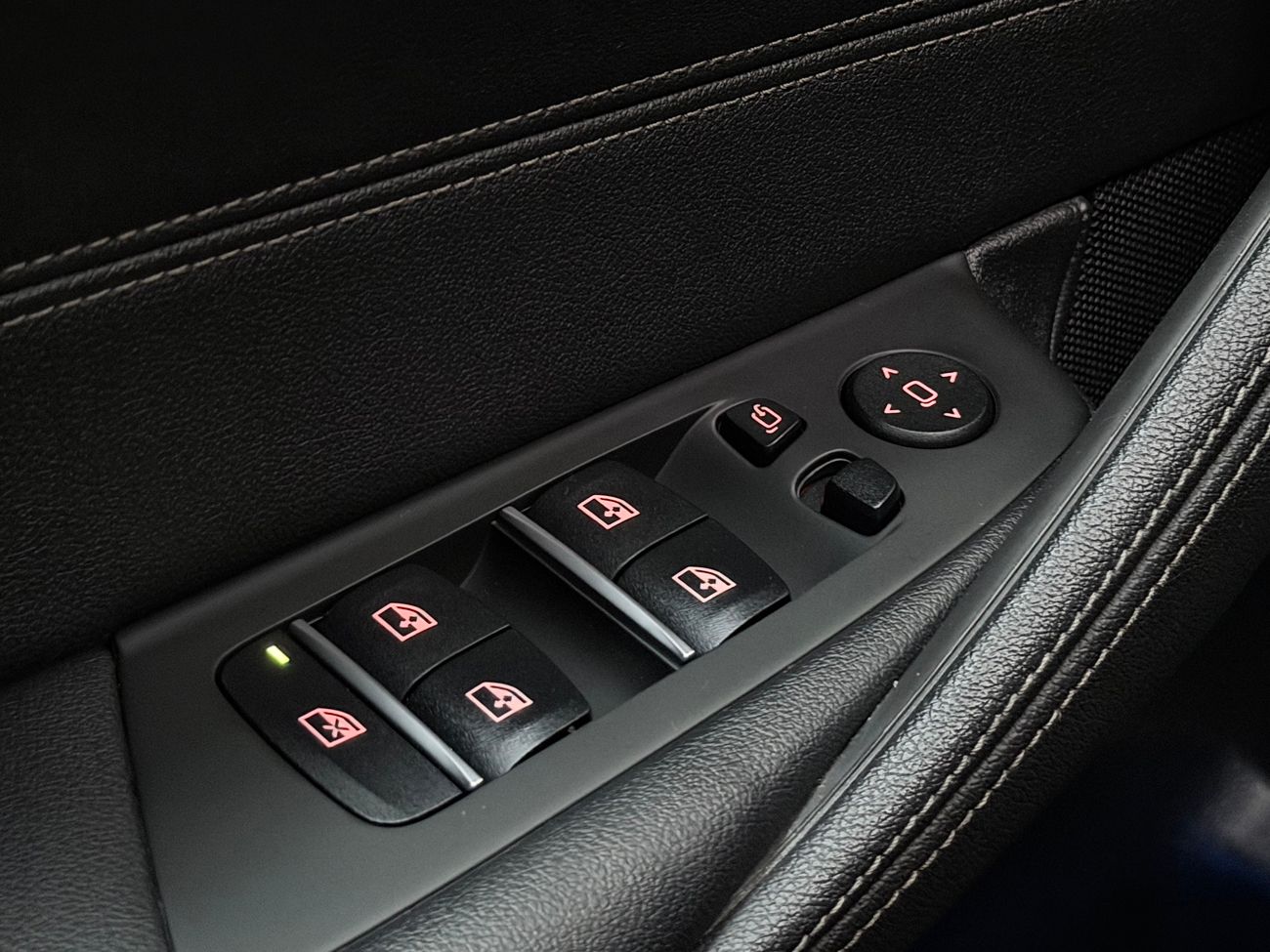 BMW 530e Touring M Sport Drag Cockpit Nav Kamera Läder MOMS 292hk – bild 33 av 38