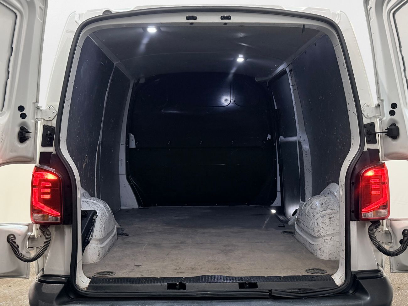 Volkswagen Transporter T32 2.0 TDI 4MOTION 3-sits Drag Värmare P-Sensorer Moms/Leasing 150hk – bild 28 av 29