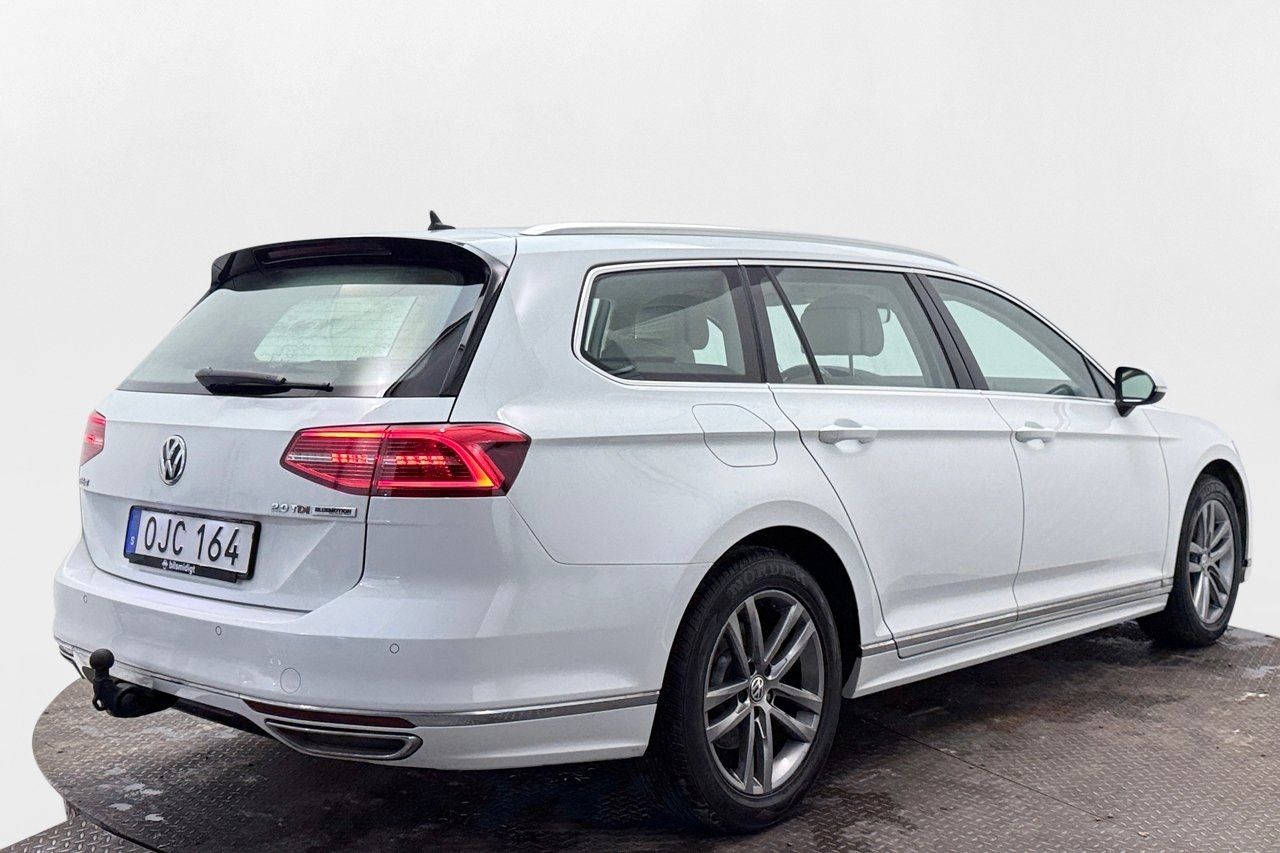 Volkswagen Passat Sportscombi 2.0 TDI GT R-Line Dragkrok Backkamera Värmare CarPlay 190hk – bild 5 av 29