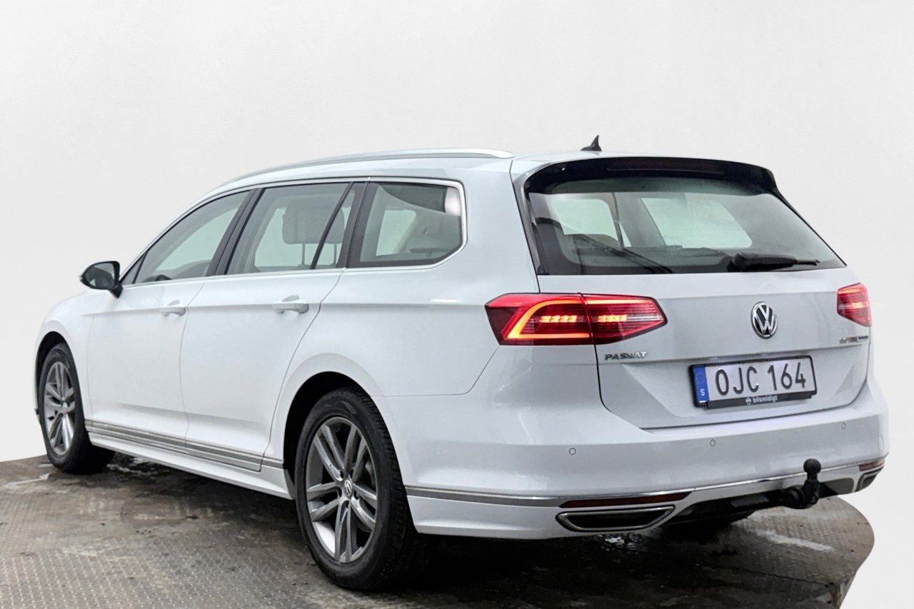 Volkswagen Passat Sportscombi 2.0 TDI GT R-Line Dragkrok Backkamera Värmare CarPlay 190hk – bild 8 av 29