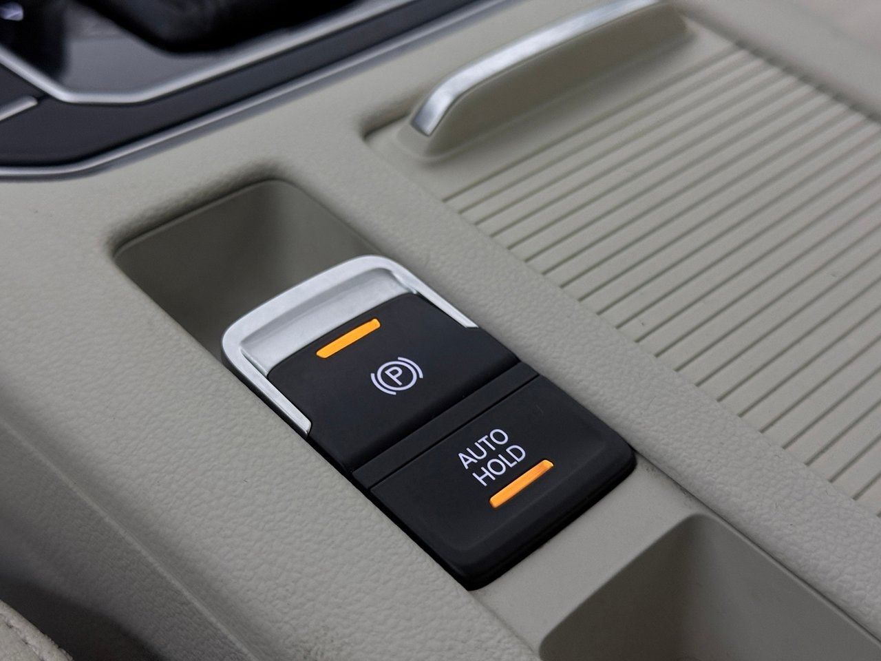 Volkswagen Passat Sportscombi 2.0 TDI GT R-Line Dragkrok Backkamera Värmare CarPlay 190hk – bild 24 av 29