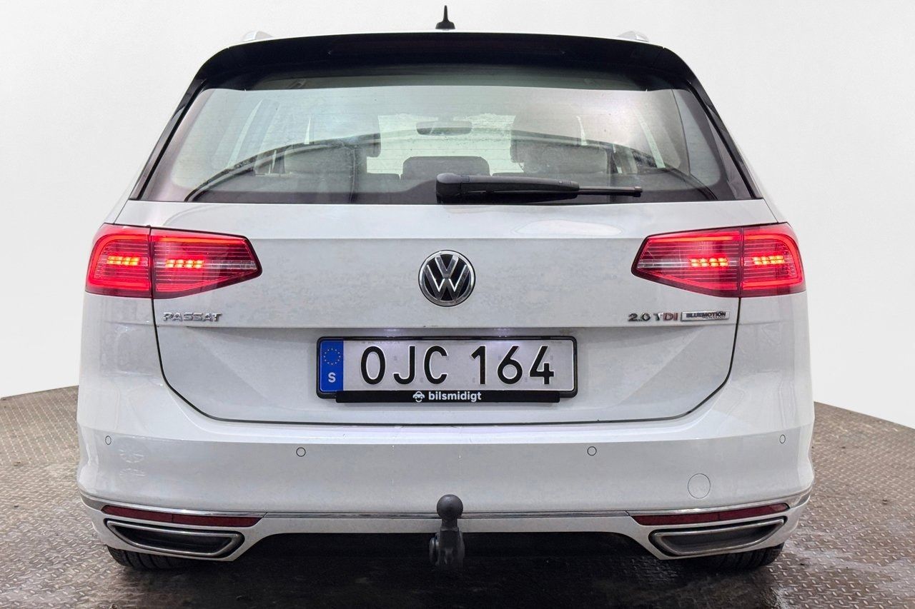Volkswagen Passat Sportscombi 2.0 TDI GT R-Line Dragkrok Backkamera Värmare CarPlay 190hk – bild 6 av 29