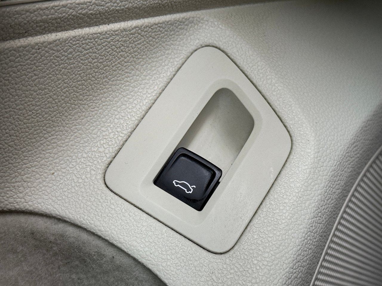 Volkswagen Passat Sportscombi 2.0 TDI GT R-Line Dragkrok Backkamera Värmare CarPlay 190hk – bild 28 av 29
