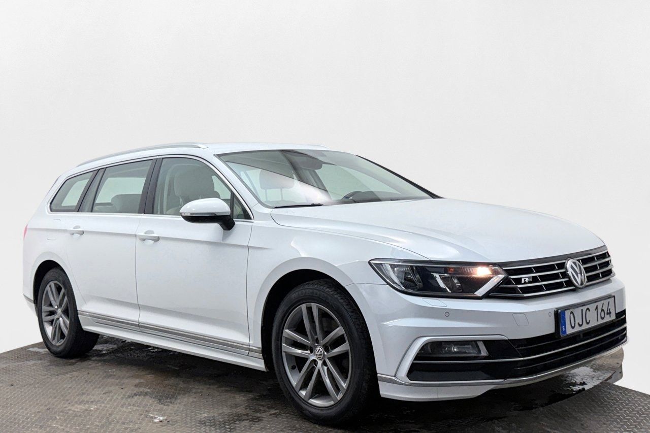 Volkswagen Passat Sportscombi 2.0 TDI GT R-Line Dragkrok Backkamera Värmare CarPlay 190hk – bild 3 av 29
