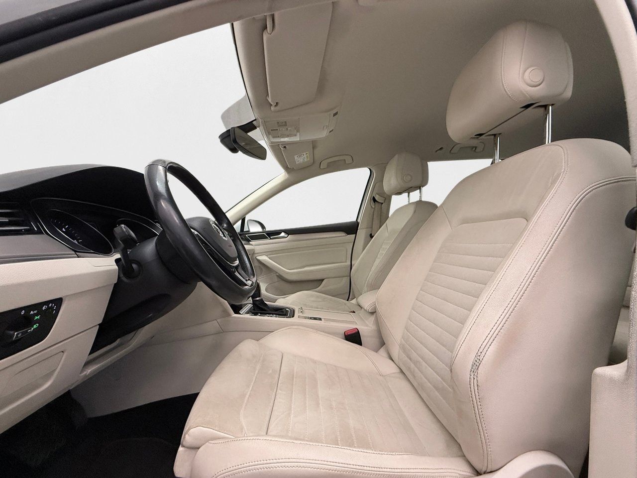 Volkswagen Passat Sportscombi 2.0 TDI GT R-Line Dragkrok Backkamera Värmare CarPlay 190hk – bild 11 av 29