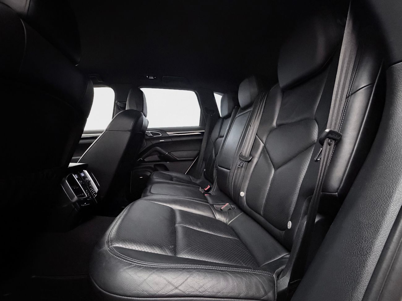 Porsche Cayenne S PASM PCM PDCC PTV Drag Navi Kamera 400hk – bild 14 av 35