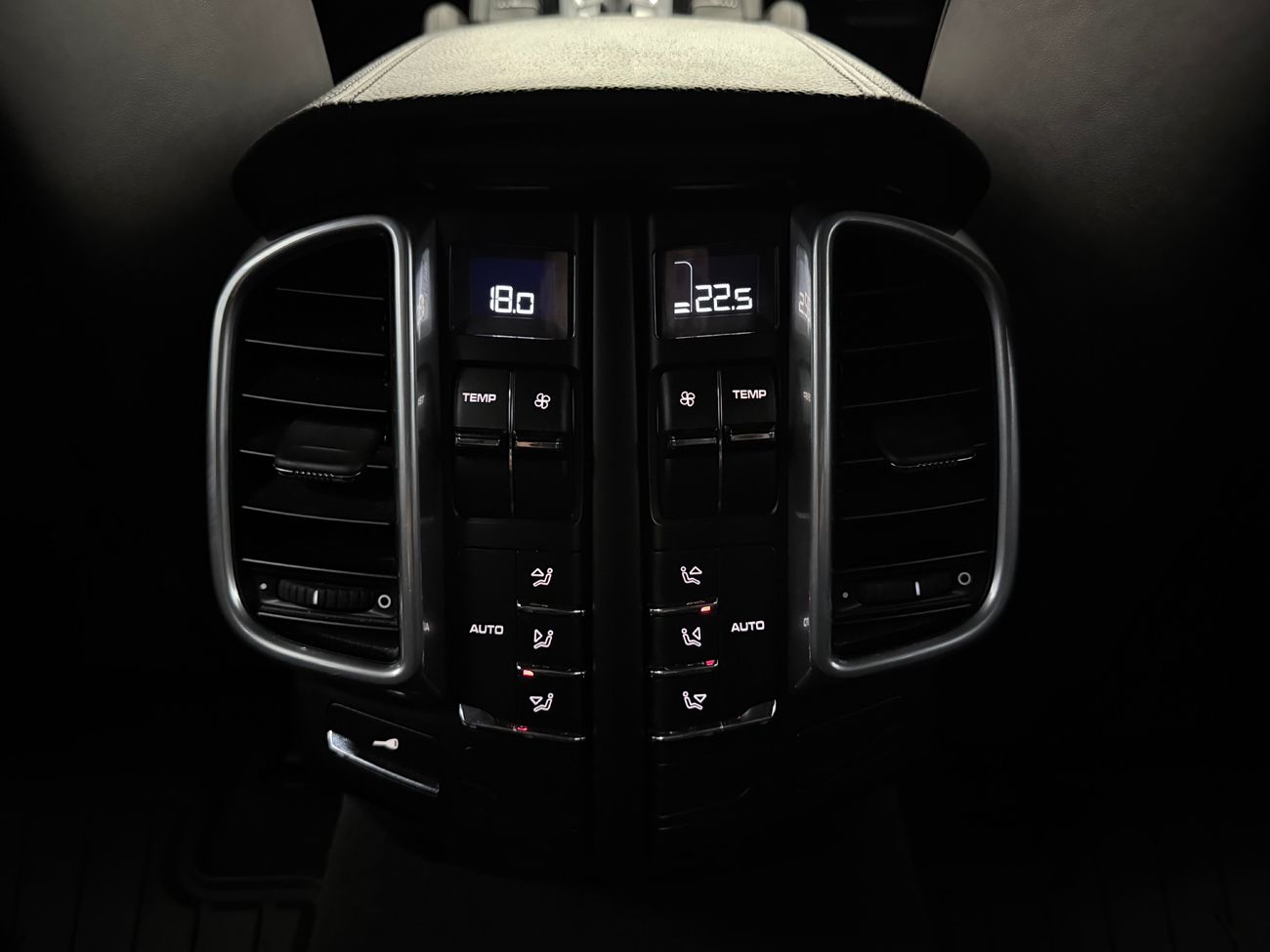 Porsche Cayenne S PASM PCM PDCC PTV Drag Navi Kamera 400hk – bild 16 av 35
