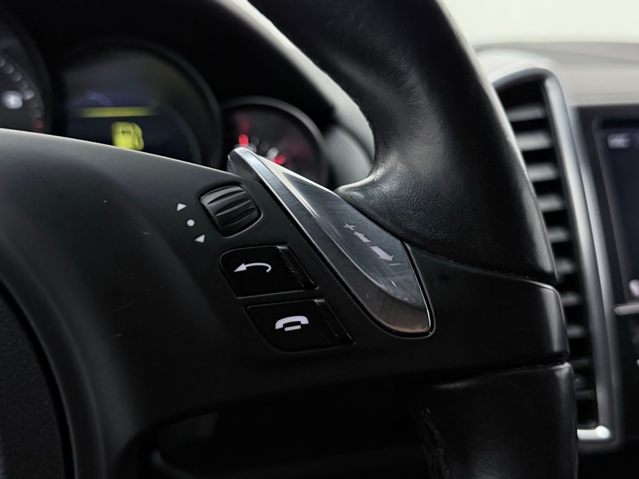 Porsche Cayenne S PASM PCM PDCC PTV Drag Navi Kamera 400hk – bild 20 av 35
