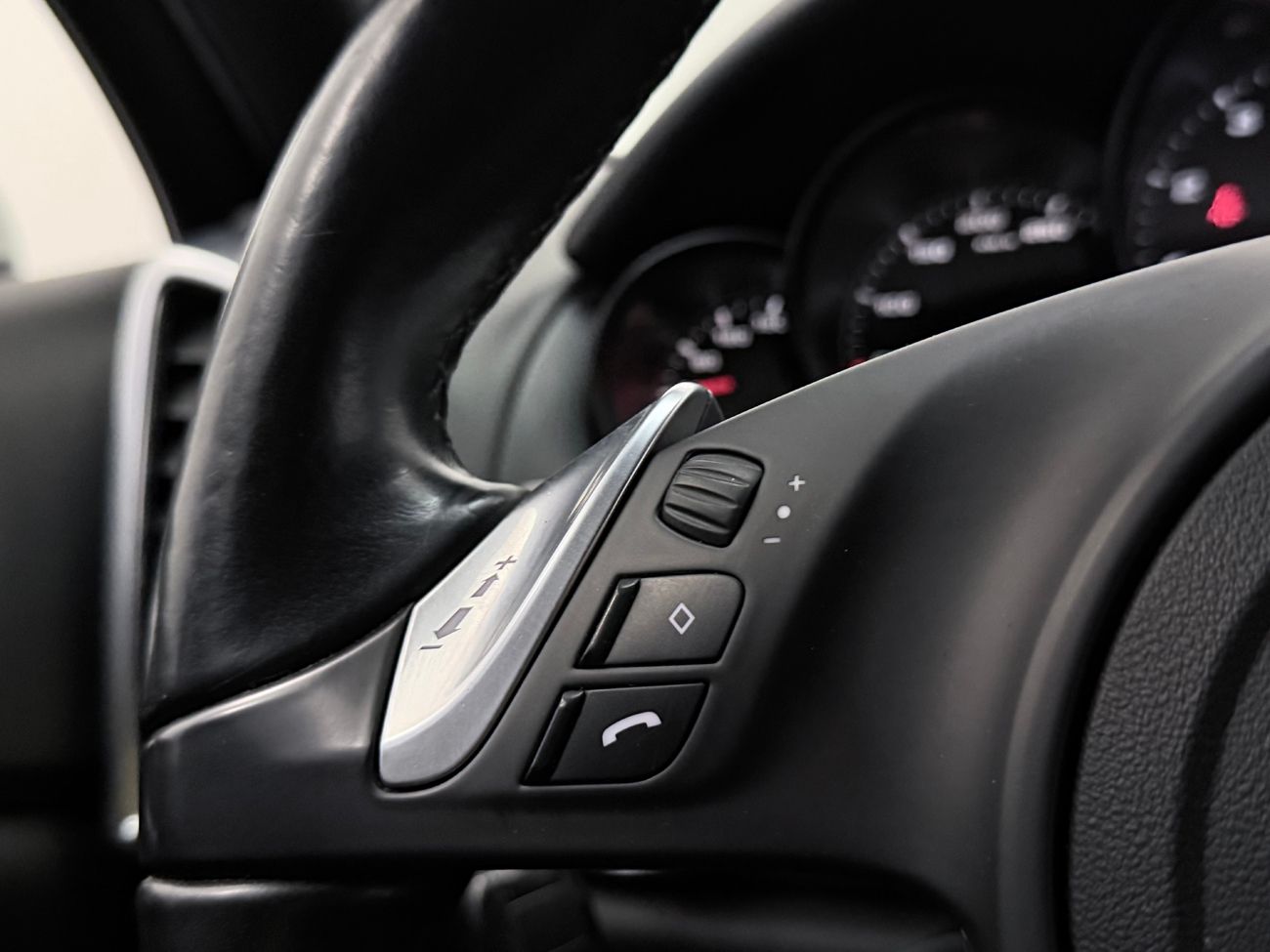 Porsche Cayenne S PASM PCM PDCC PTV Drag Navi Kamera 400hk – bild 19 av 35