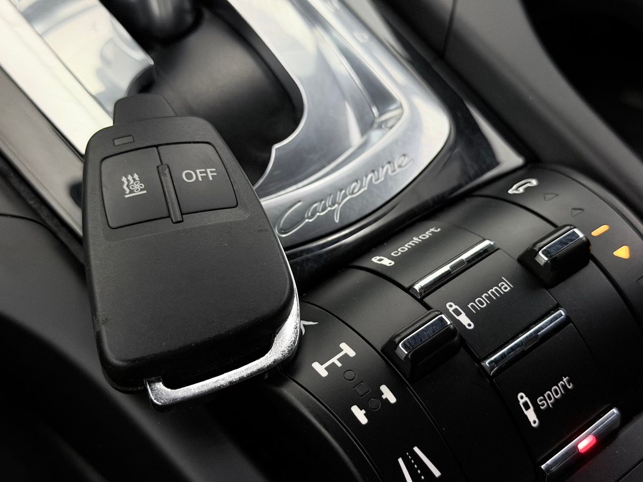 Porsche Cayenne S PASM PCM PDCC PTV Drag Navi Kamera 400hk – bild 29 av 35