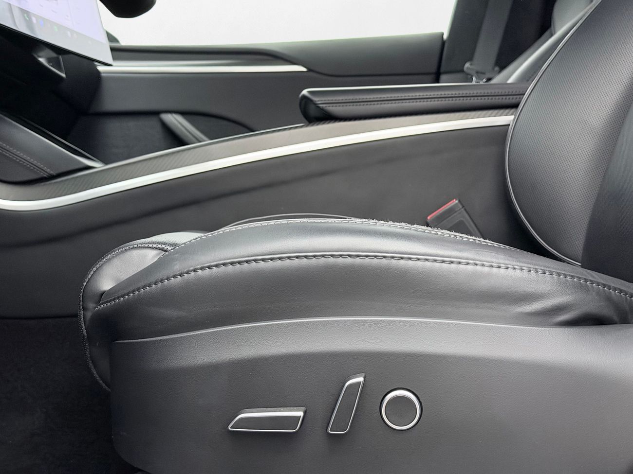 Tesla Model X Plaid 6-sits Drag Luftfj Yoke Pano V-Pump Premiumljud AP 1020hk – bild 17 av 39