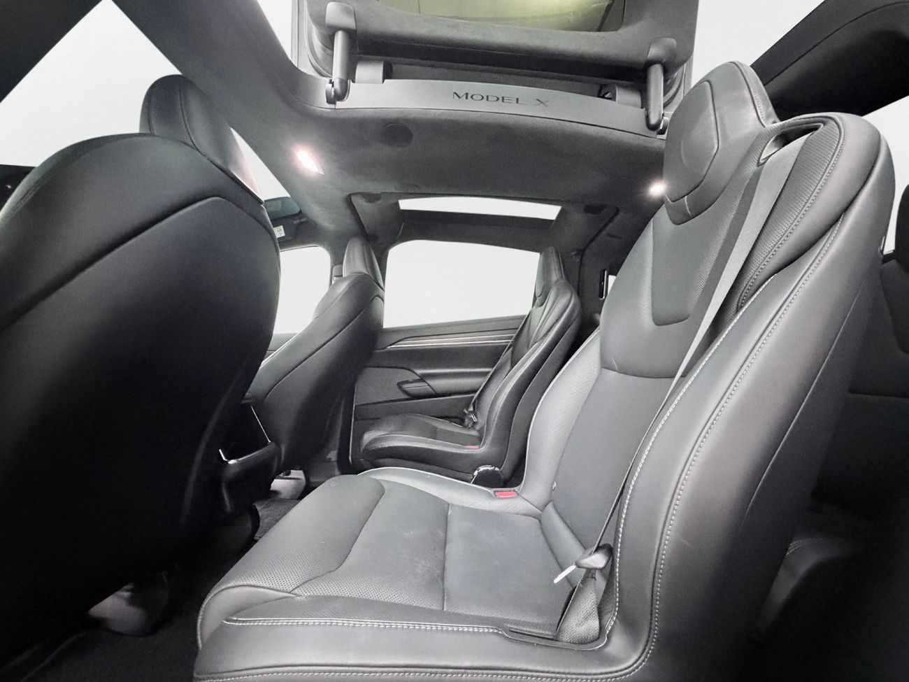 Tesla Model X Plaid 6-sits Drag Luftfj Yoke Pano V-Pump Premiumljud AP 1020hk – bild 19 av 39