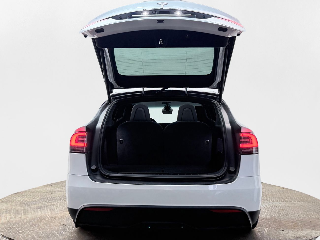 Tesla Model X Plaid 6-sits Drag Luftfj Yoke Pano V-Pump Premiumljud AP 1020hk – bild 11 av 39