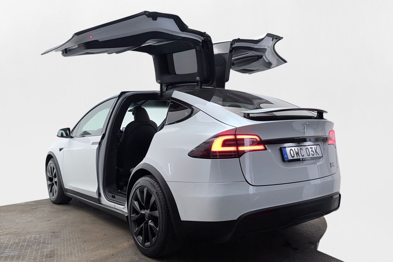 Tesla Model X Plaid 6-sits Drag Luftfj Yoke Pano V-Pump Premiumljud AP 1020hk – bild 13 av 39