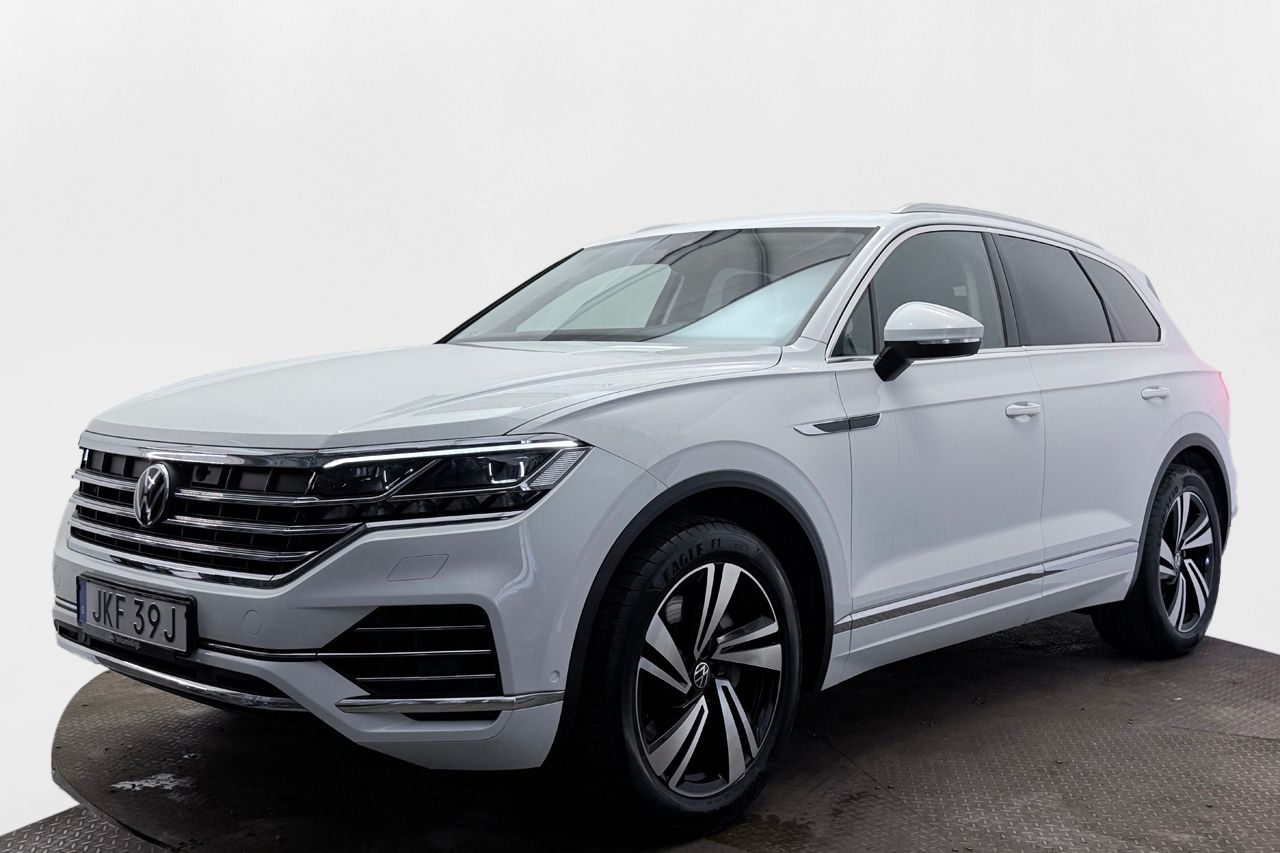 Volkswagen Touareg 3.0 V6 4M Inno Drag Luftfjädr Läder Kamera DYNAUDIO