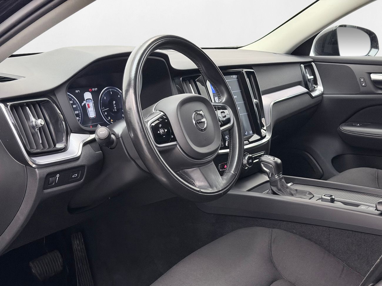 Volvo V60 D4 AWD Momentum Aut Drag Rattvärme Värmare Cockpit – bild 12 av 32