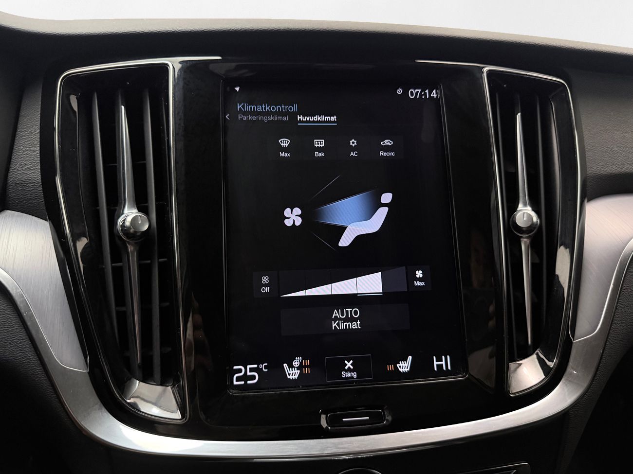 Volvo V60 D4 AWD Momentum Aut Drag Rattvärme Värmare Cockpit – bild 22 av 32