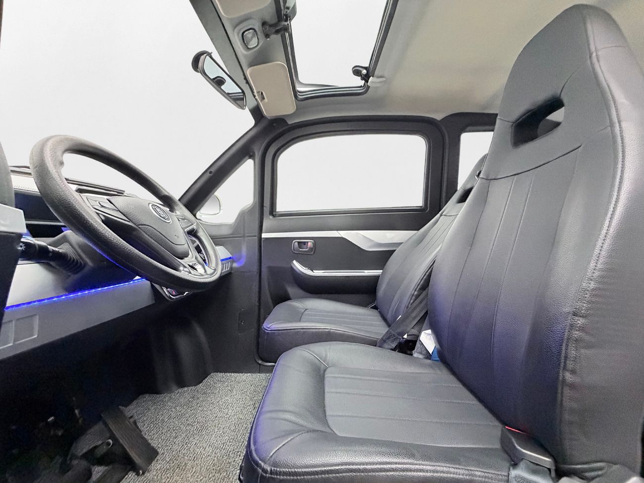 Titan Zero R4S 4-sits Läder Taklucka Värmare Cockpit USB Klass 2 – bild 9 av 22