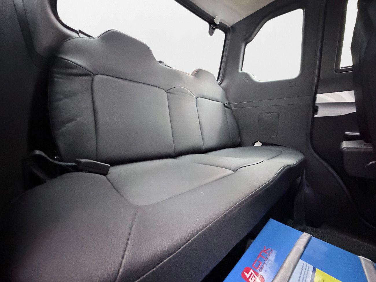 Titan Zero R4S 4-sits Läder Taklucka Värmare Cockpit USB Klass 2 – bild 12 av 22