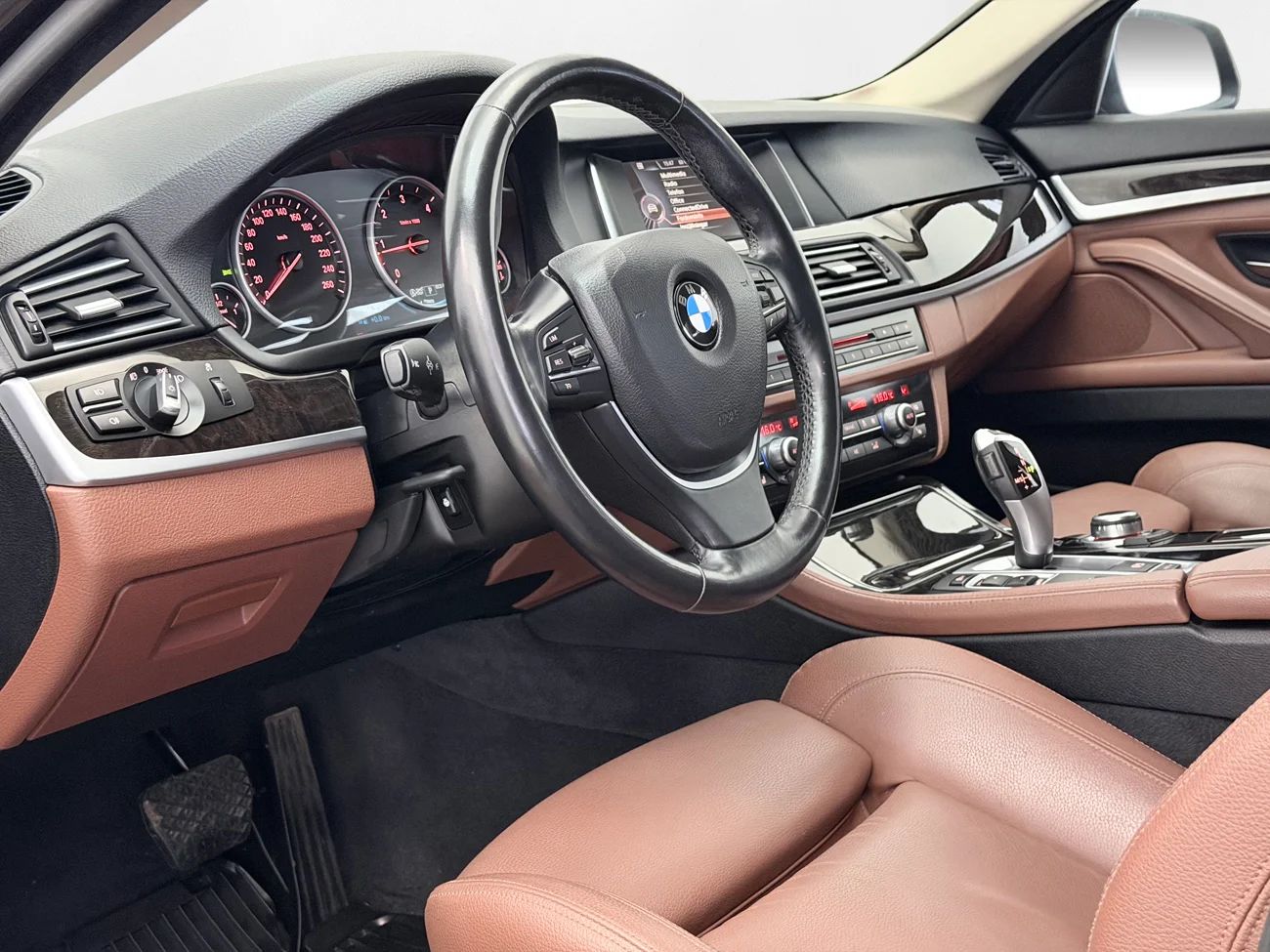 BMW 520d xDrive Touring Aut Läder P-Sens Rattvärme 190hk – bild 11 av 32
