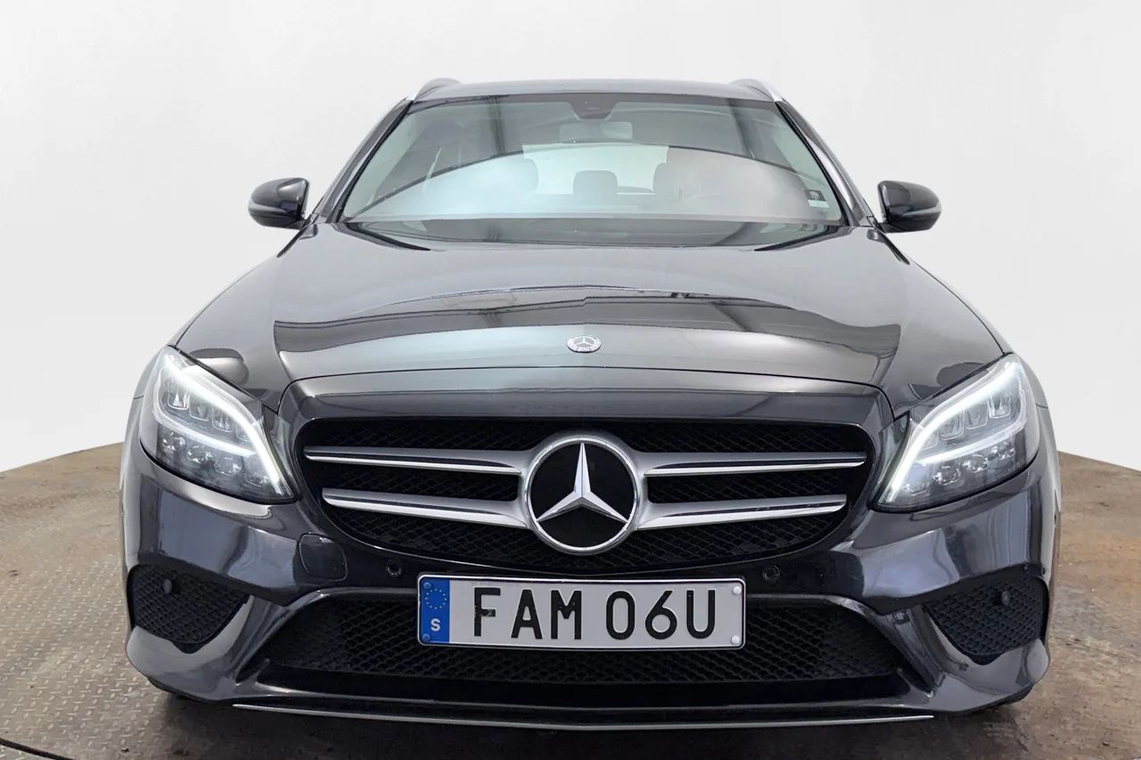Mercedes-Benz C300 T e Avantgarde Navi Kamera Spegelpkt MOMS 320hk – bild 2 av 29
