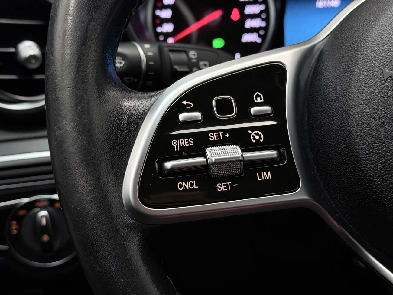Mercedes-Benz C300 T e Avantgarde Navi Kamera Spegelpkt MOMS 320hk – bild 18 av 29