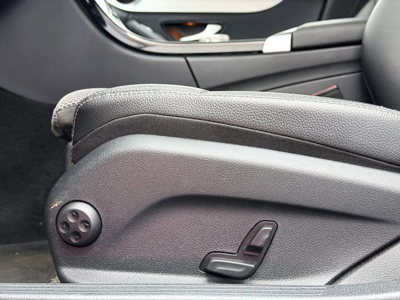 Mercedes-Benz C300 T e Avantgarde Navi Kamera Spegelpkt MOMS 320hk – bild 13 av 29