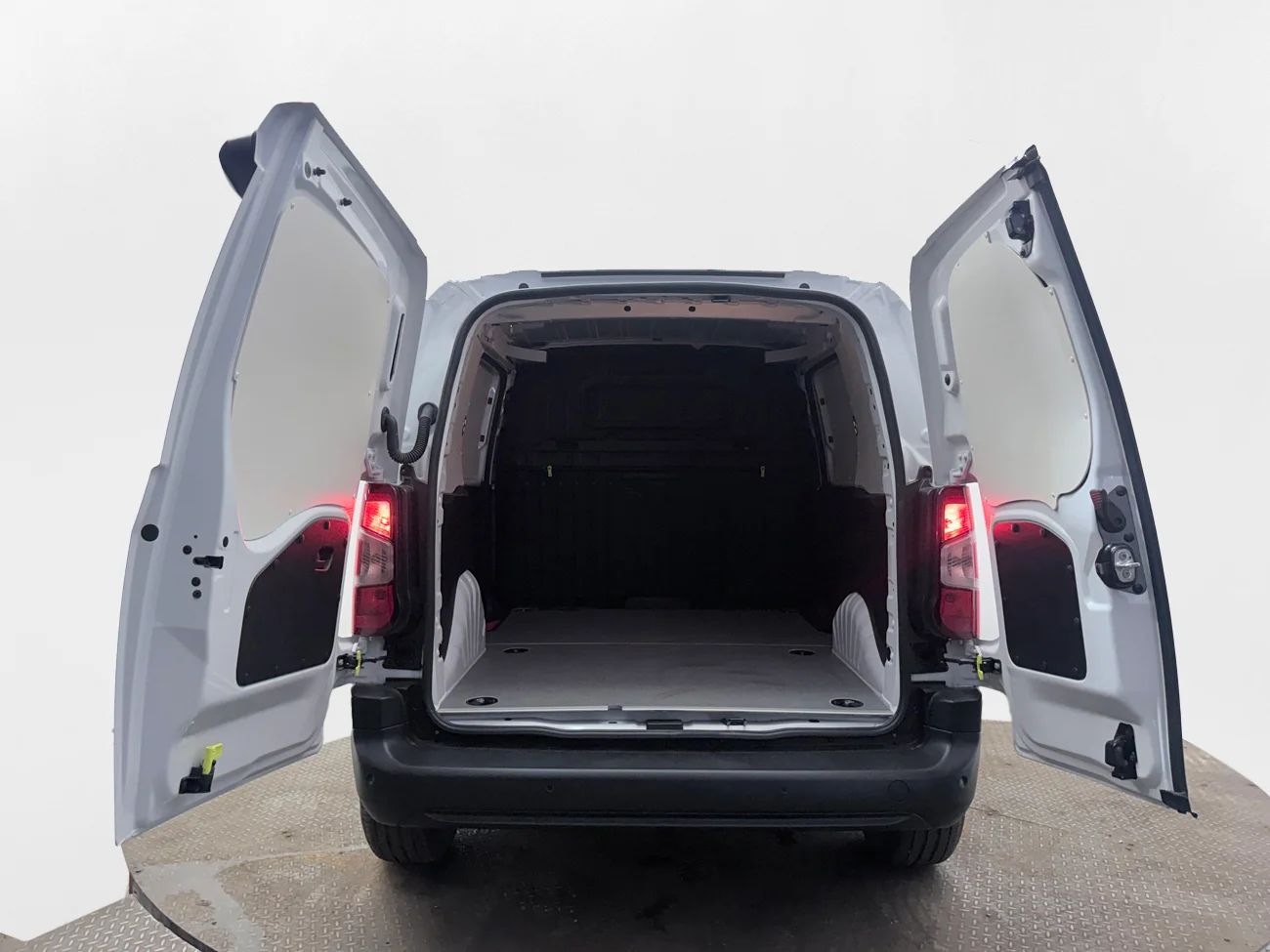 Fiat E-Doblò Skåp 50 kWh CCS Navi Kamera CarPlay 3sits 136hk – bild 7 av 29