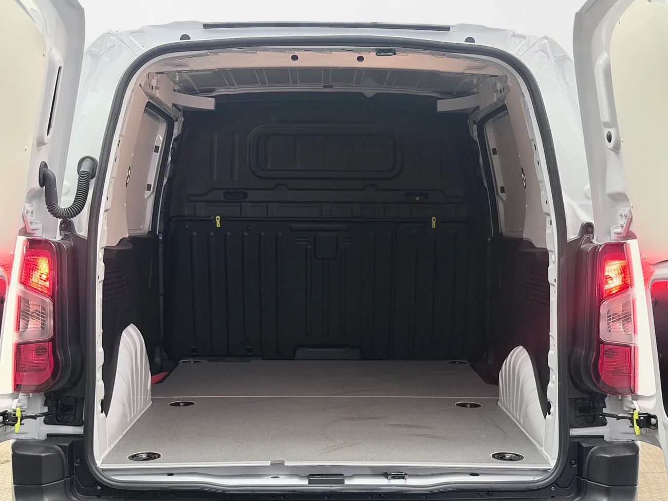 Fiat E-Doblò Skåp 50 kWh CCS Navi Kamera CarPlay 3sits 136hk – bild 12 av 29