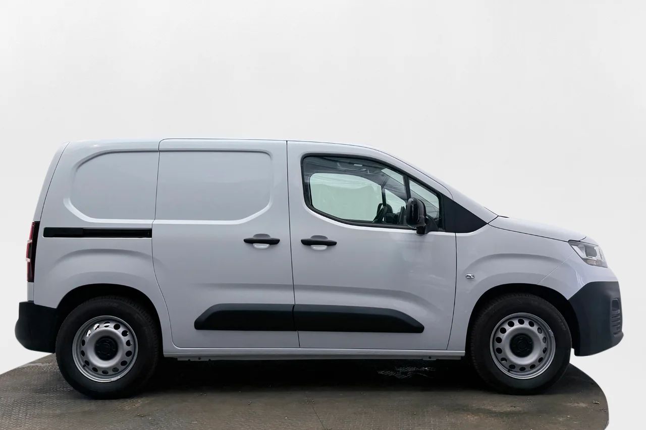 Fiat E-Doblò Skåp 50 kWh CCS Navi Kamera CarPlay 3sits 136hk – bild 4 av 29