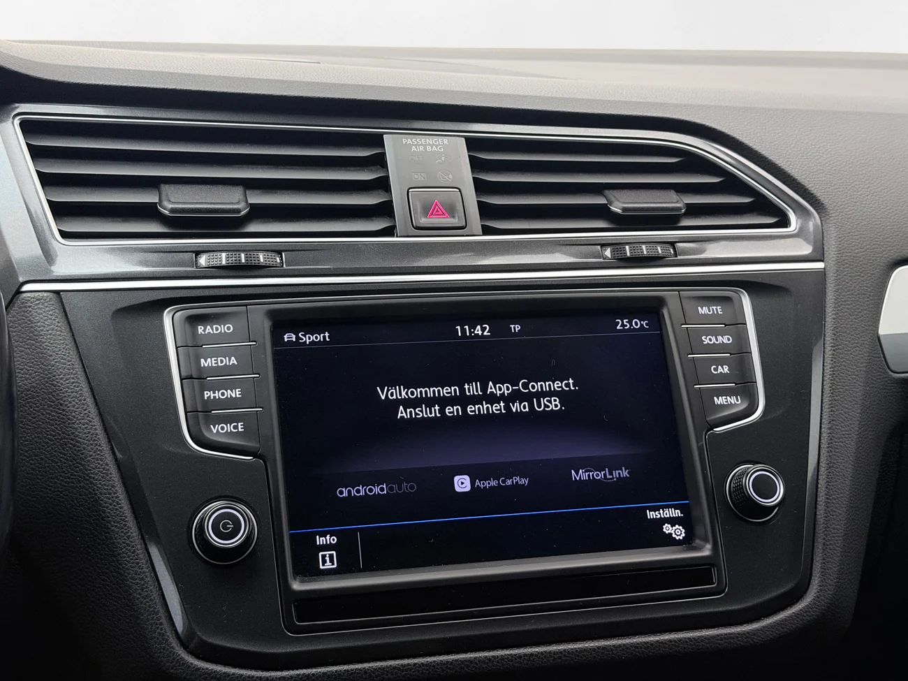 Volkswagen Tiguan 1.4 TSI 4M Aut Premium Tech Drag Kamera Värmare – bild 19 av 33