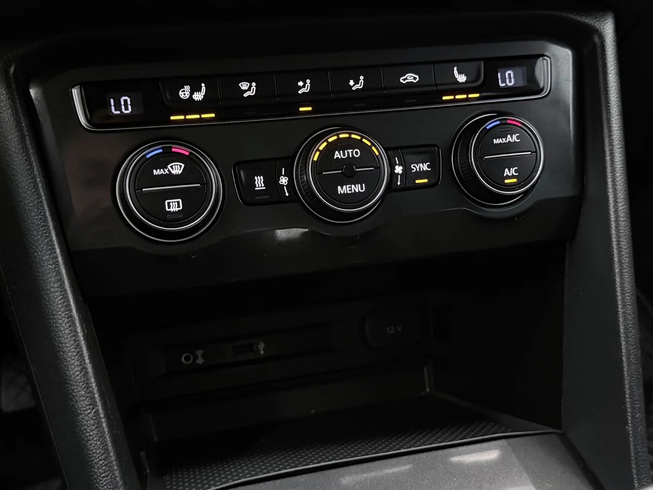 Volkswagen Tiguan 1.4 TSI 4M Aut Premium Tech Drag Kamera Värmare – bild 22 av 33