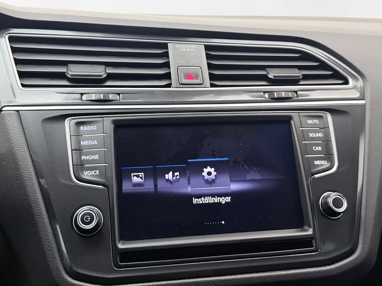 Volkswagen Tiguan 1.4 TSI 4M Aut Premium Tech Drag Kamera Värmare – bild 21 av 33