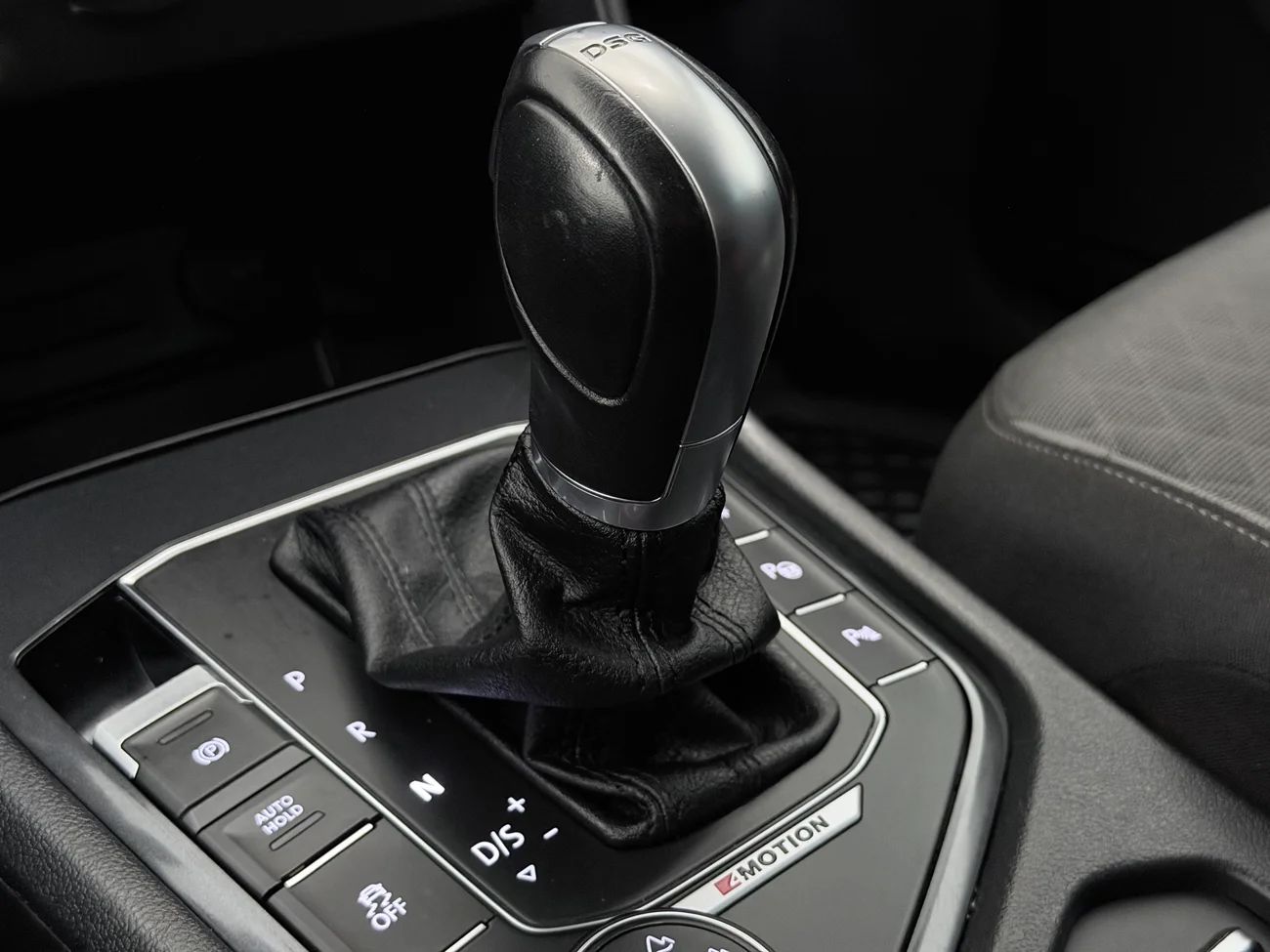 Volkswagen Tiguan 1.4 TSI 4M Aut Premium Tech Drag Kamera Värmare – bild 23 av 33