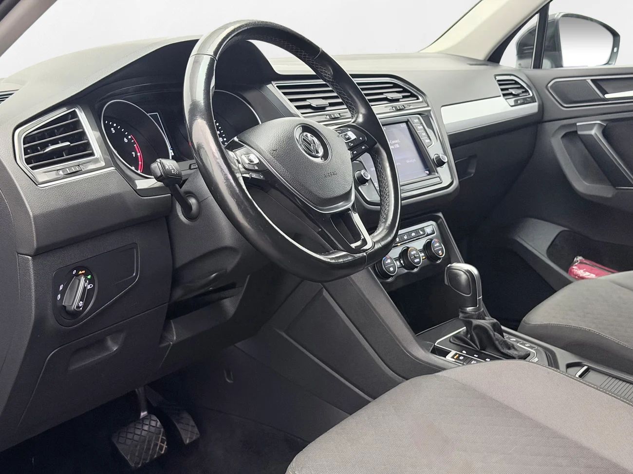 Volkswagen Tiguan 1.4 TSI 4M Aut Premium Tech Drag Kamera Värmare – bild 11 av 33