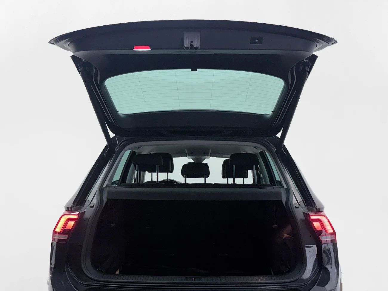Volkswagen Tiguan 1.4 TSI 4M Aut Premium Tech Drag Kamera Värmare – bild 31 av 33