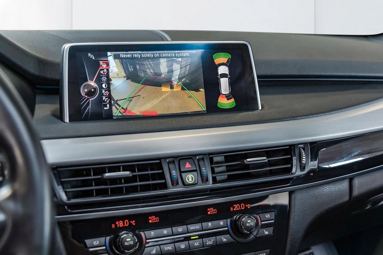 BMW X5 xDrive50i M Sport Drag Pano Läder HUD Kamera H/K 450hk – bild 17 av 25