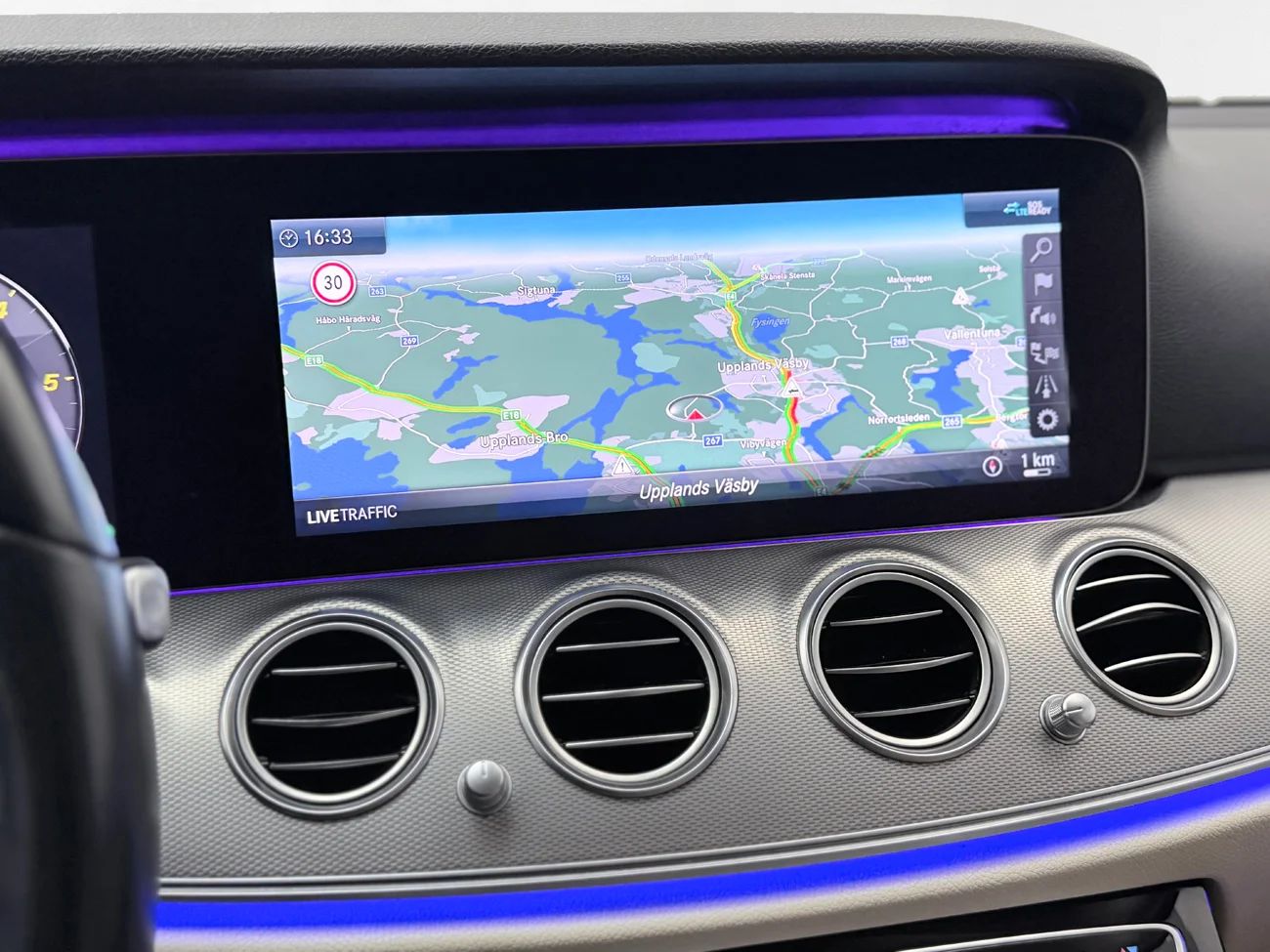 Mercedes-Benz E 220 d 4M Aut Exclusive Navi 360° HUD Värmare MOMS – bild 23 av 37