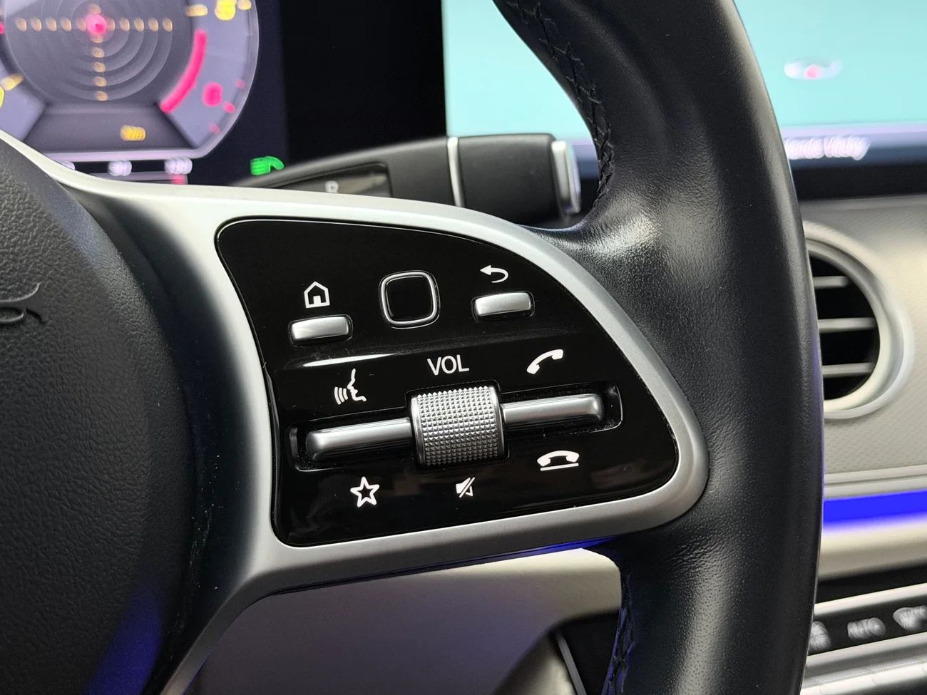 Mercedes-Benz E 220 d 4M Aut Exclusive Navi 360° HUD Värmare MOMS – bild 20 av 37