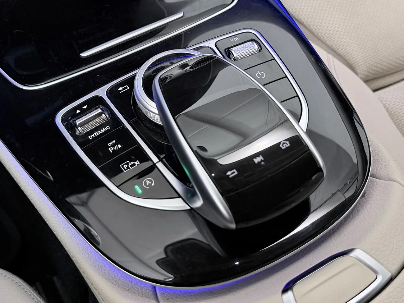 Mercedes-Benz E 220 d 4M Aut Exclusive Navi 360° HUD Värmare MOMS – bild 32 av 37