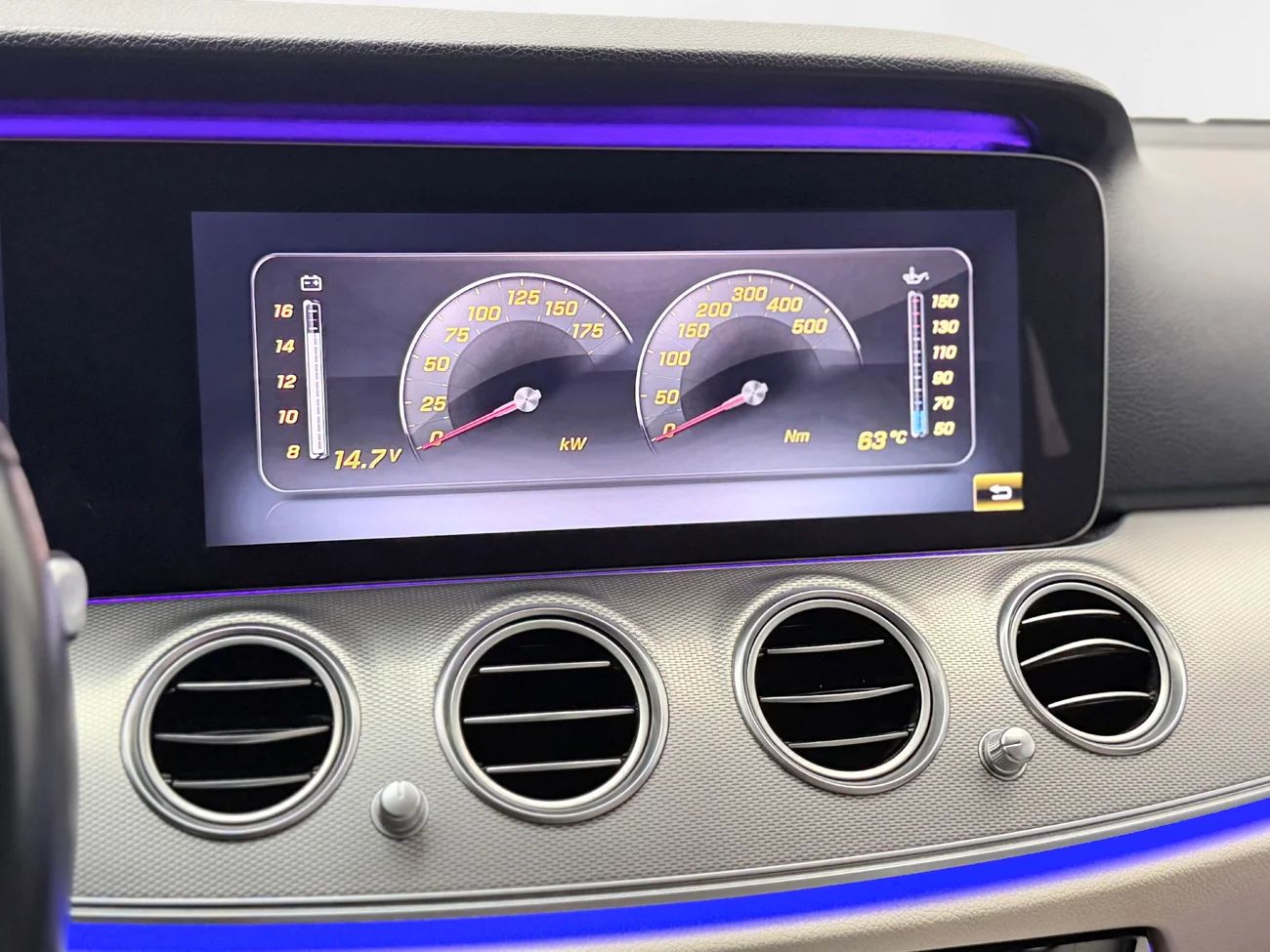 Mercedes-Benz E 220 d 4M Aut Exclusive Navi 360° HUD Värmare MOMS – bild 28 av 37