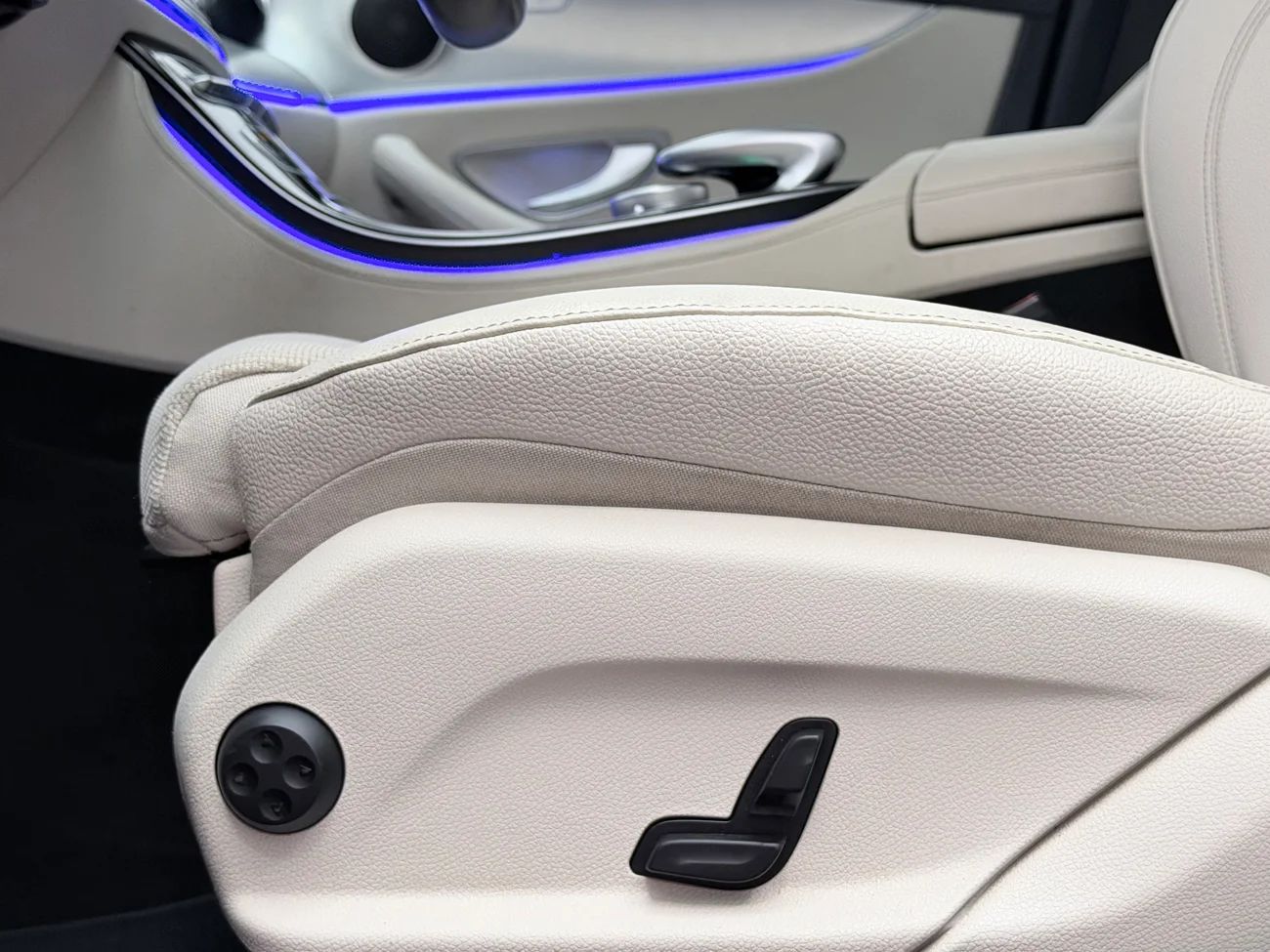 Mercedes-Benz E 220 d 4M Aut Exclusive Navi 360° HUD Värmare MOMS – bild 14 av 37
