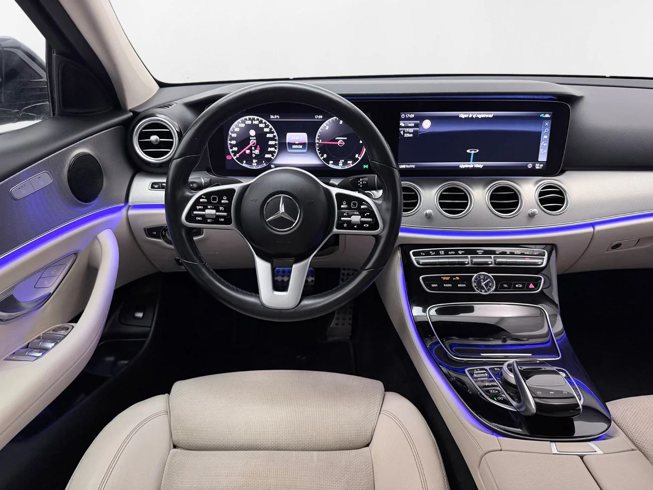 Mercedes-Benz E 220 d 4M Aut Exclusive Navi 360° HUD Värmare MOMS – bild 18 av 37