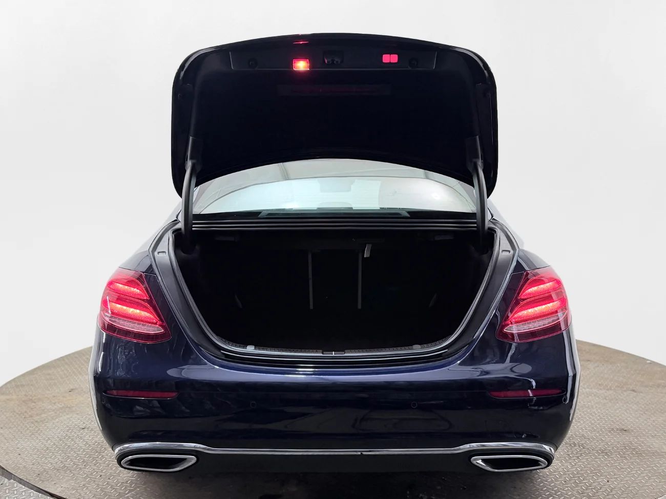 Mercedes-Benz E 220 d 4M Aut Exclusive Navi 360° HUD Värmare MOMS – bild 7 av 37