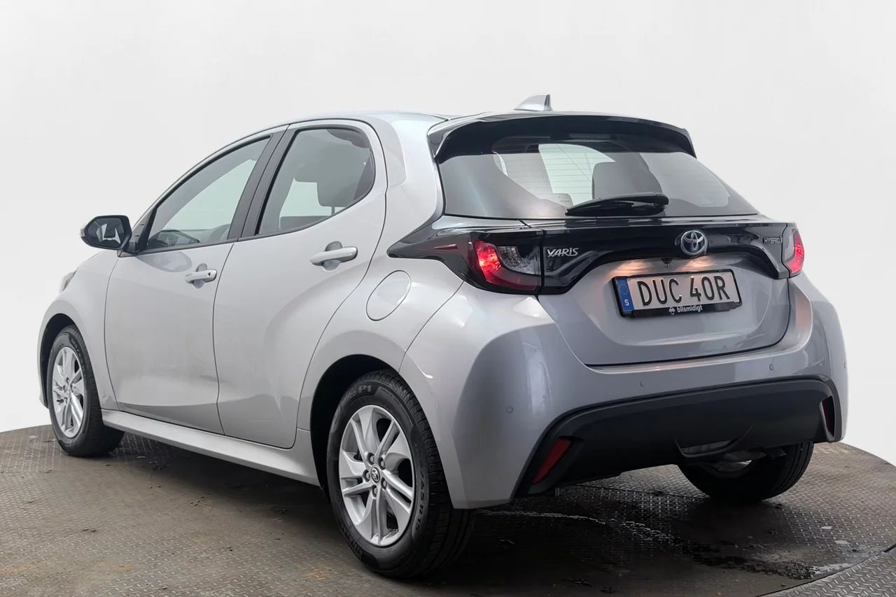 Toyota Yaris Hybrid Aut Kamera Filassist Rattvärme MOMS 116hk – bild 8 av 28