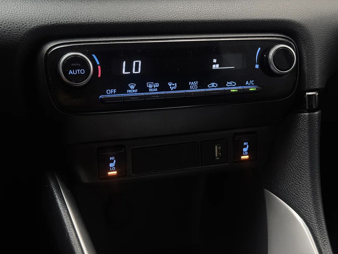 Toyota Yaris Hybrid Aut Kamera Filassist Rattvärme MOMS 116hk – bild 22 av 28