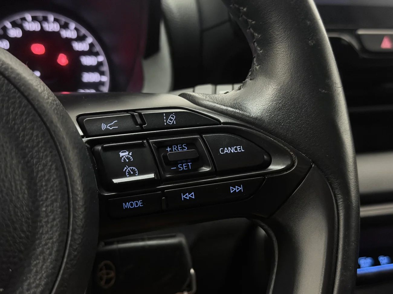 Toyota Yaris Hybrid Aut Kamera Filassist Rattvärme MOMS 116hk – bild 18 av 28