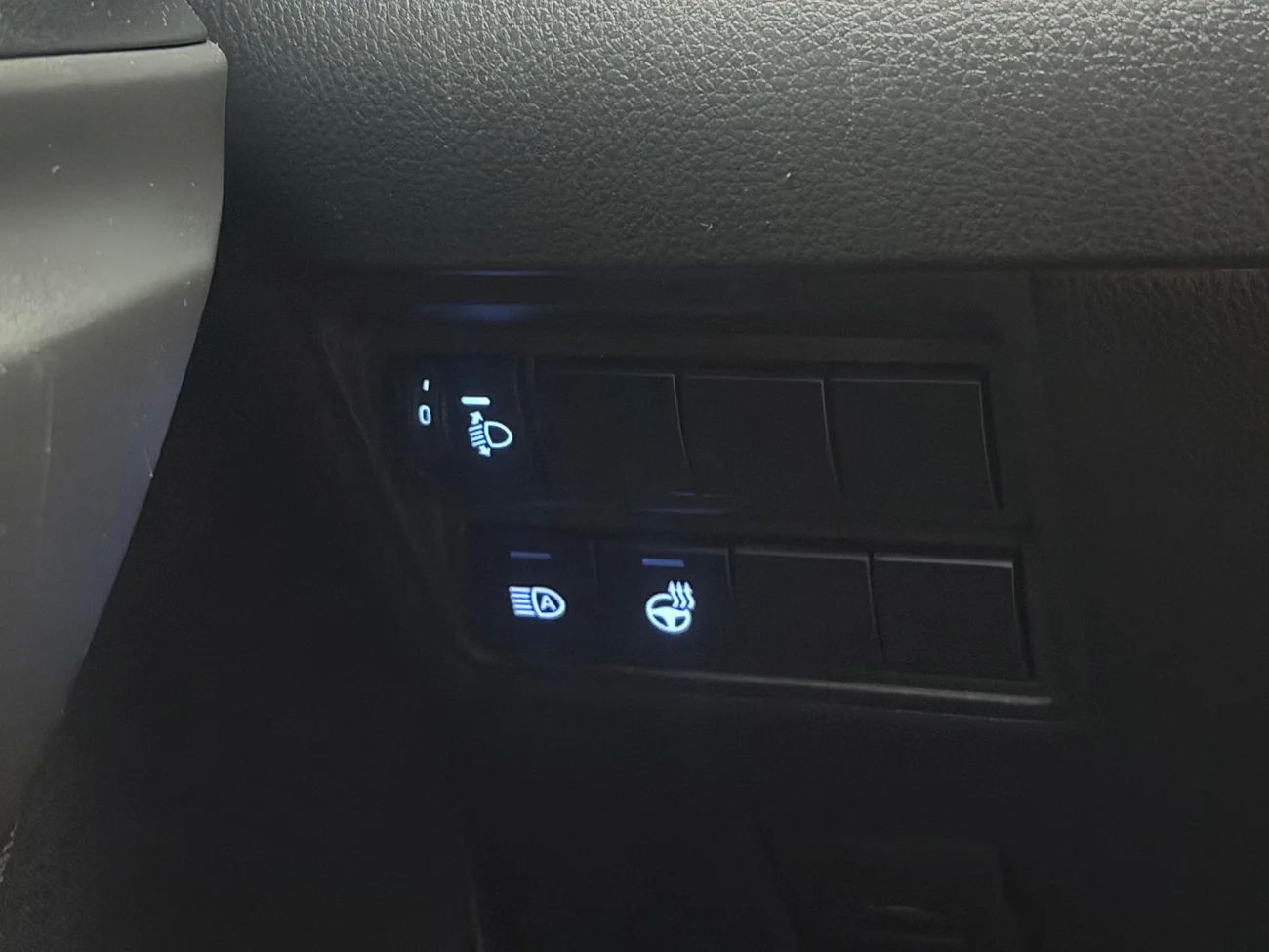 Toyota Yaris Hybrid Aut Kamera Filassist Rattvärme MOMS 116hk – bild 26 av 28