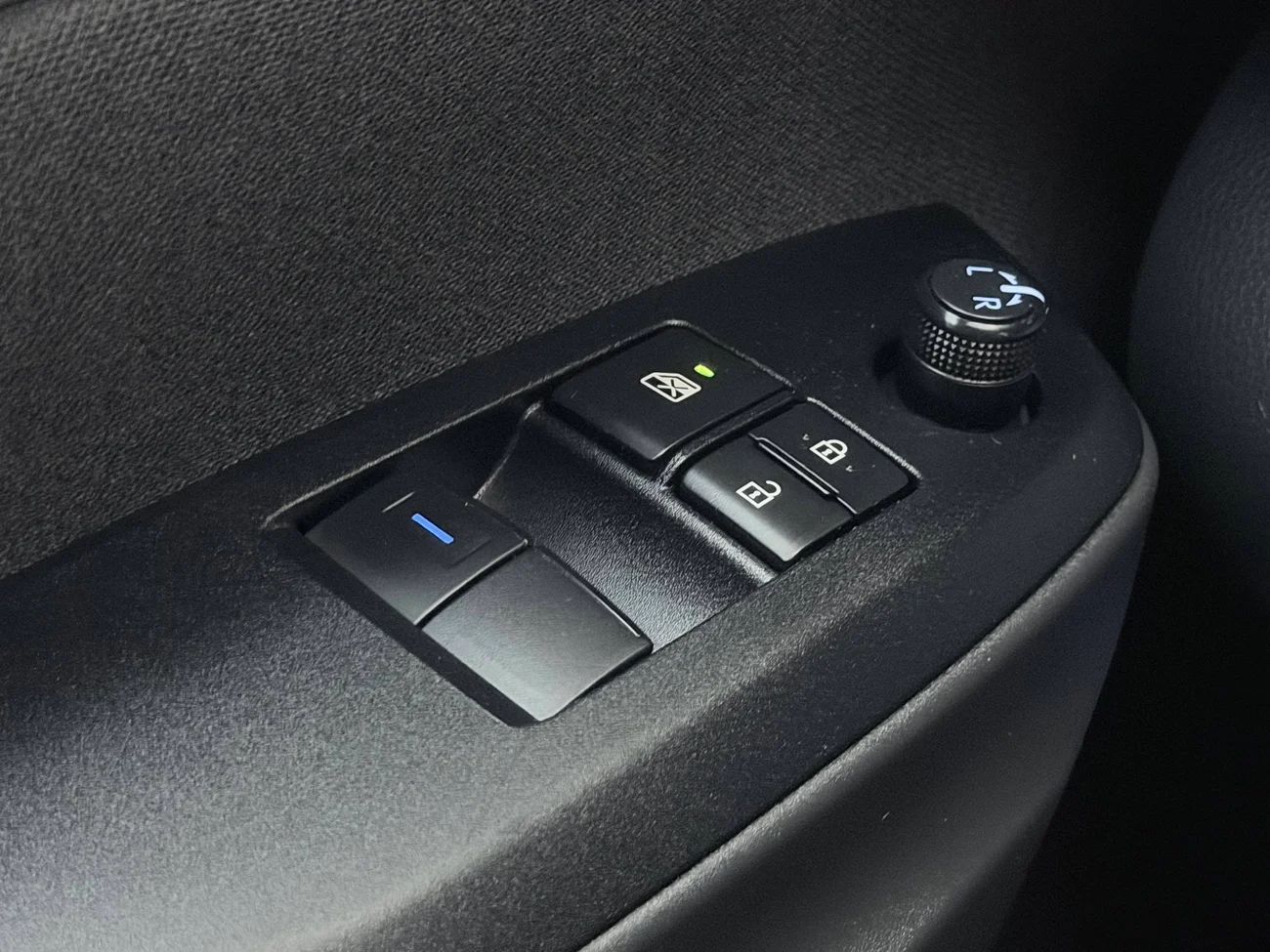 Toyota Yaris Hybrid Aut Kamera Filassist Rattvärme MOMS 116hk – bild 27 av 28