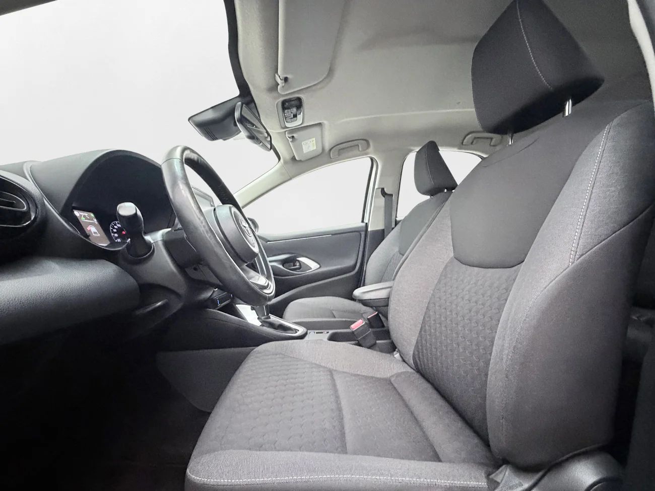 Toyota Yaris Hybrid Aut Kamera Filassist Rattvärme MOMS 116hk – bild 11 av 28